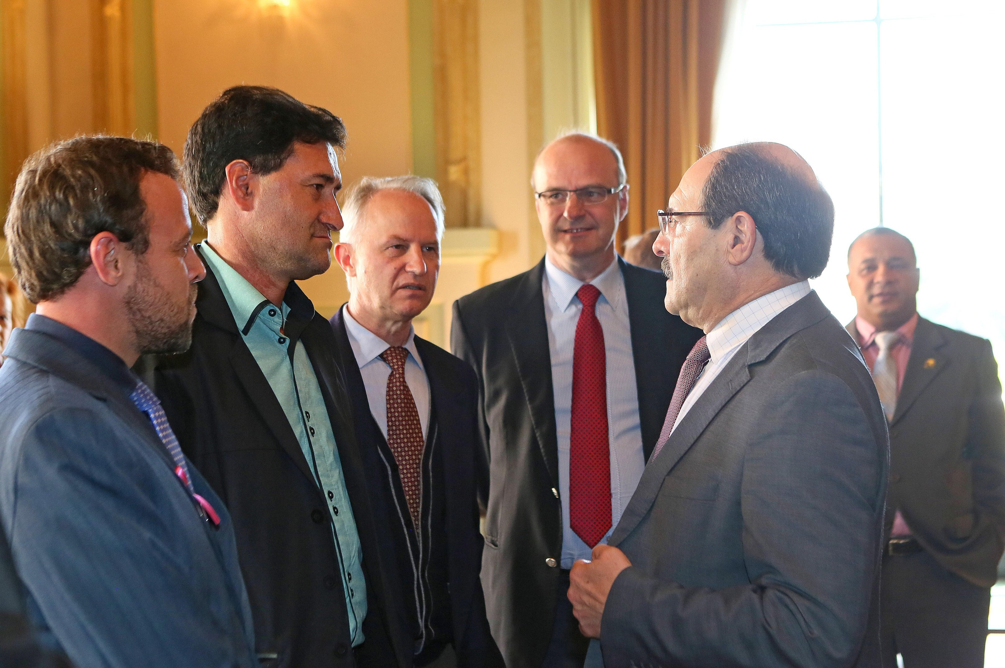 Governador esteve reunido com os prefeitos das cidades que decretaram situa&ccedil;&atilde;o de emerg&ecirc;ncia