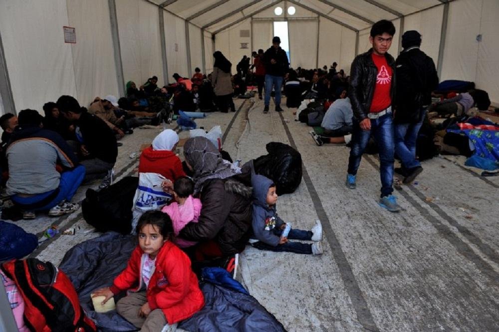 Pa&iacute;ses da UE n&atilde;o cumprem promessas para redistribuir imigrantes