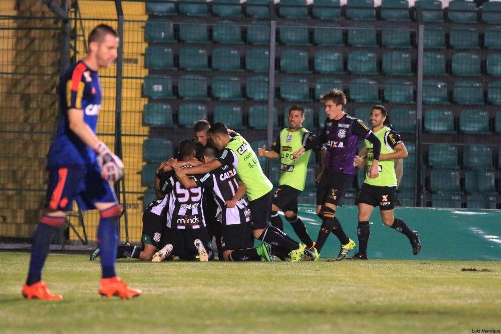 Com 2 de Clayton, time catarinense avan&ccedil;ou para a 15&ordf; posi&ccedil;&atilde;o com 34 pontos