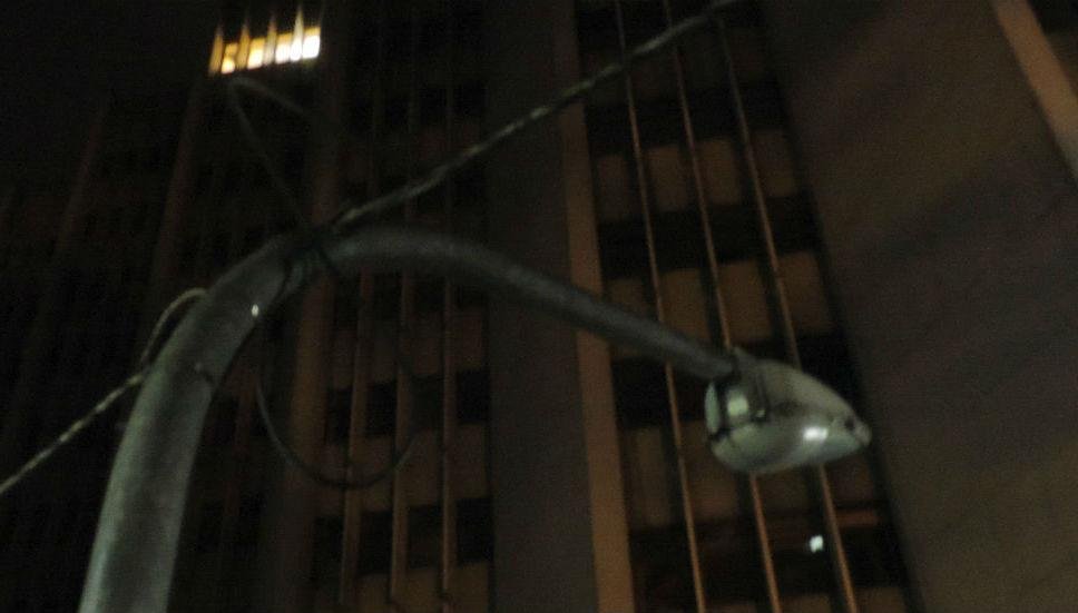 Falta de luz afeta mais de 400 mil pontos no RS