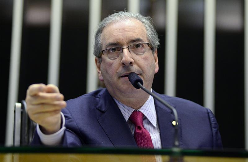 Governo conversa com Cunha para evitar que ele defira pedidos de impeachment