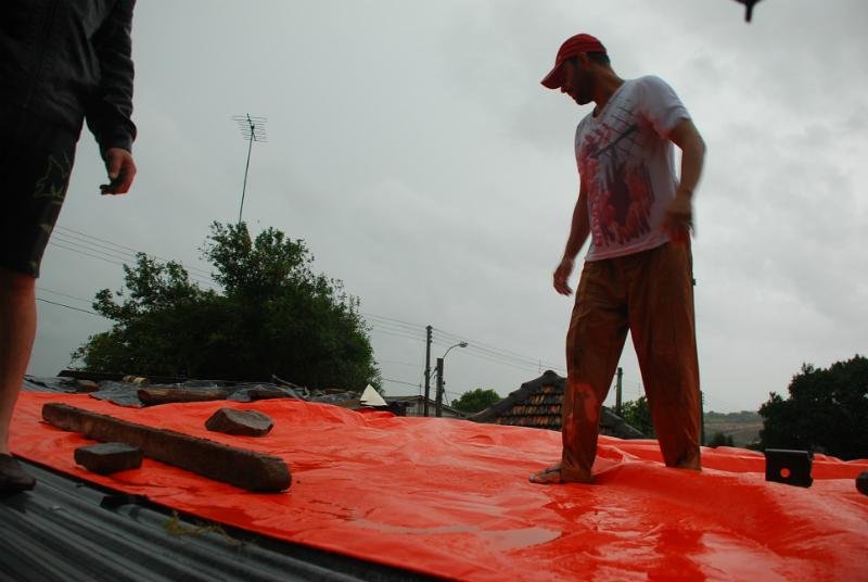 Temporal destelhou casas em Cachoeirinha