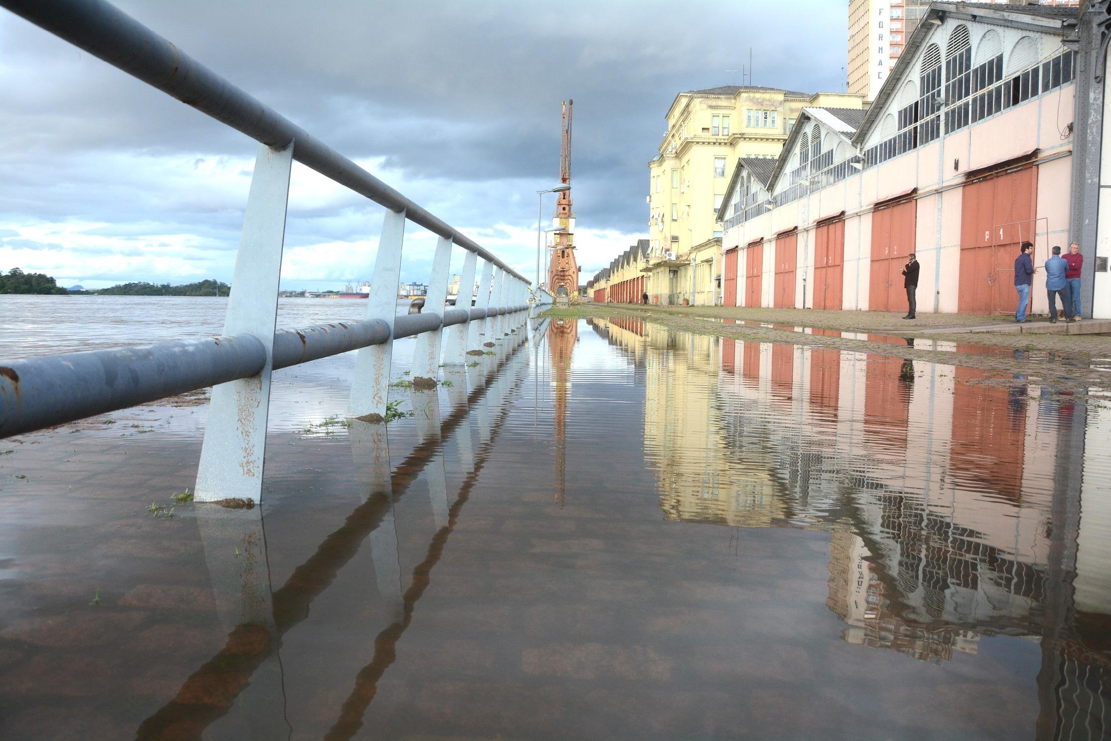 N&iacute;vel do Gua&iacute;ba sobe e chega a 2,79 metros em Porto Alegre