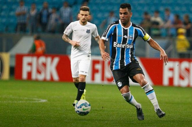 Maicon celebra volta ao Gr&ecirc;mio com vit&oacute;ria sobre advers&aacute;rio direto 
