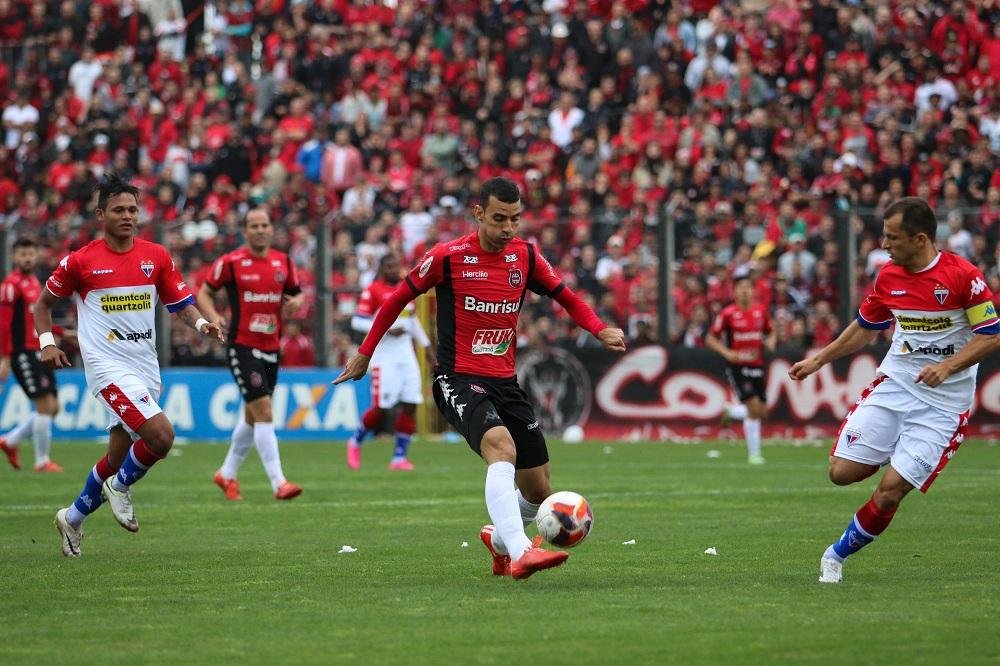 Brasil encara Fortaleza em jogo de volta no Castel&atilde;o