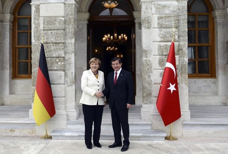 Dirigente alem&atilde; se reunir&aacute; primeiro com o primeiro-ministro turco, Ahmet Davutoglu