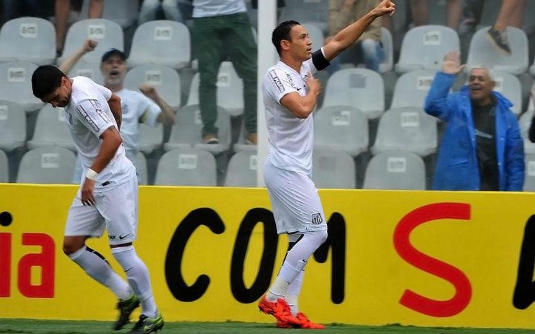 Santos faz primeiro tempo perfeito e vence Goi&aacute;s 