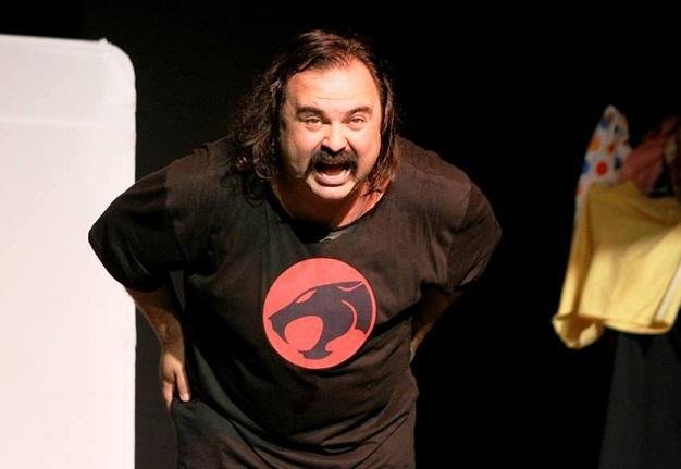 No palco, Hermes Carpes trata do bullying na inf&acirc;ncia e da discrimina&ccedil;&atilde;o