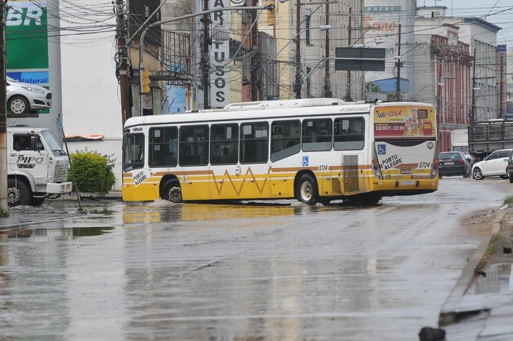 Na manh&atilde; desta segunda, o percurso da linha T8 e a linha T3 foram desviados