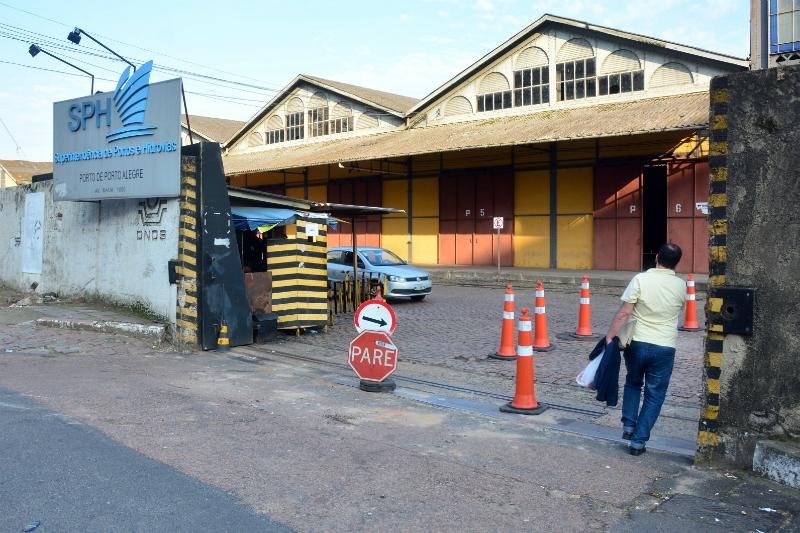 Superintend&ecirc;ncia de Portos e Hidrovias (SPH) trabalha na remo&ccedil;&atilde;o de cabos no canal Santa Clara