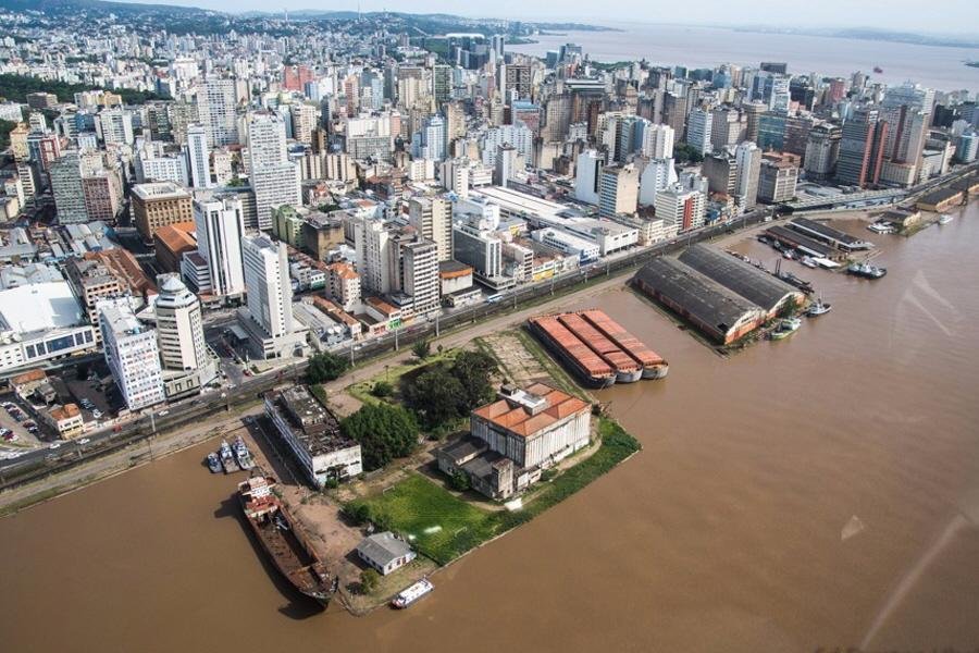 Gua&iacute;ba recua e chega a 2,54 metros no Cais Mau&aacute;