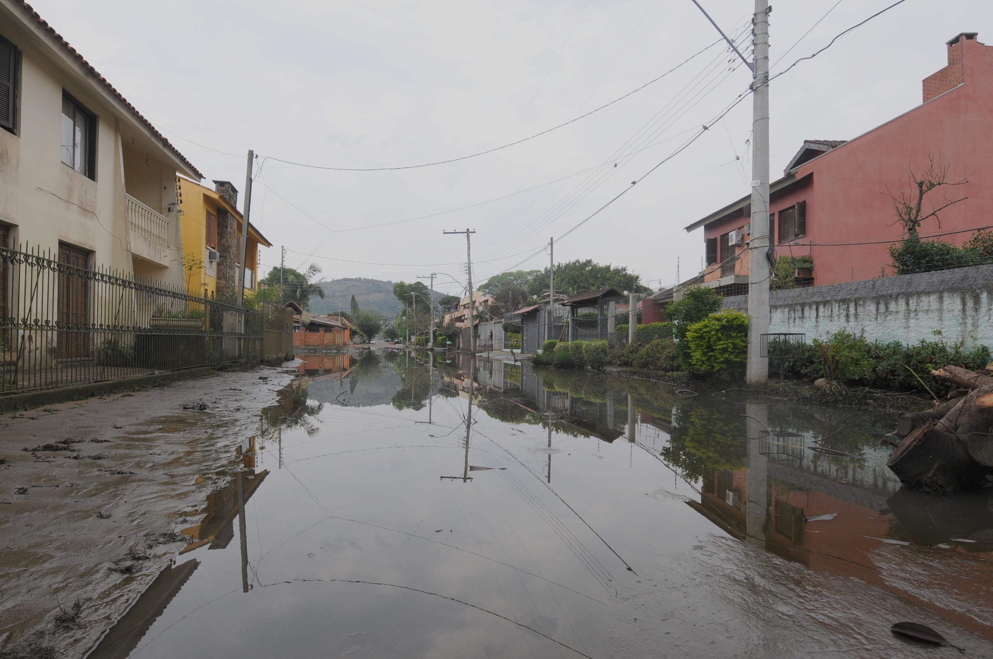 Sobe para 106 n&uacute;mero de munic&iacute;pios atingidos pelas chuvas