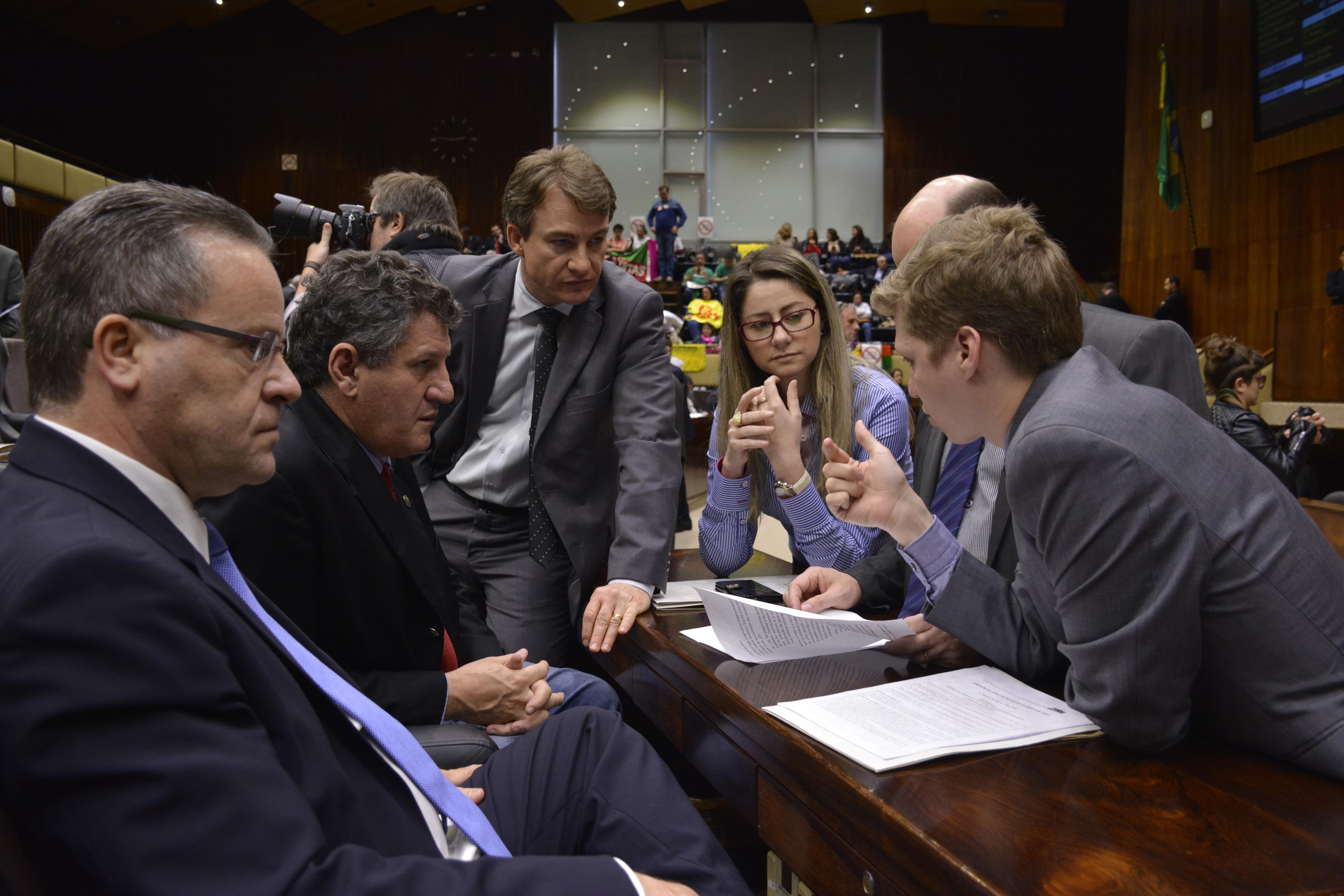 Deputados adiam a vota&ccedil;&atilde;o do projeto de interesse do governo Sartori 