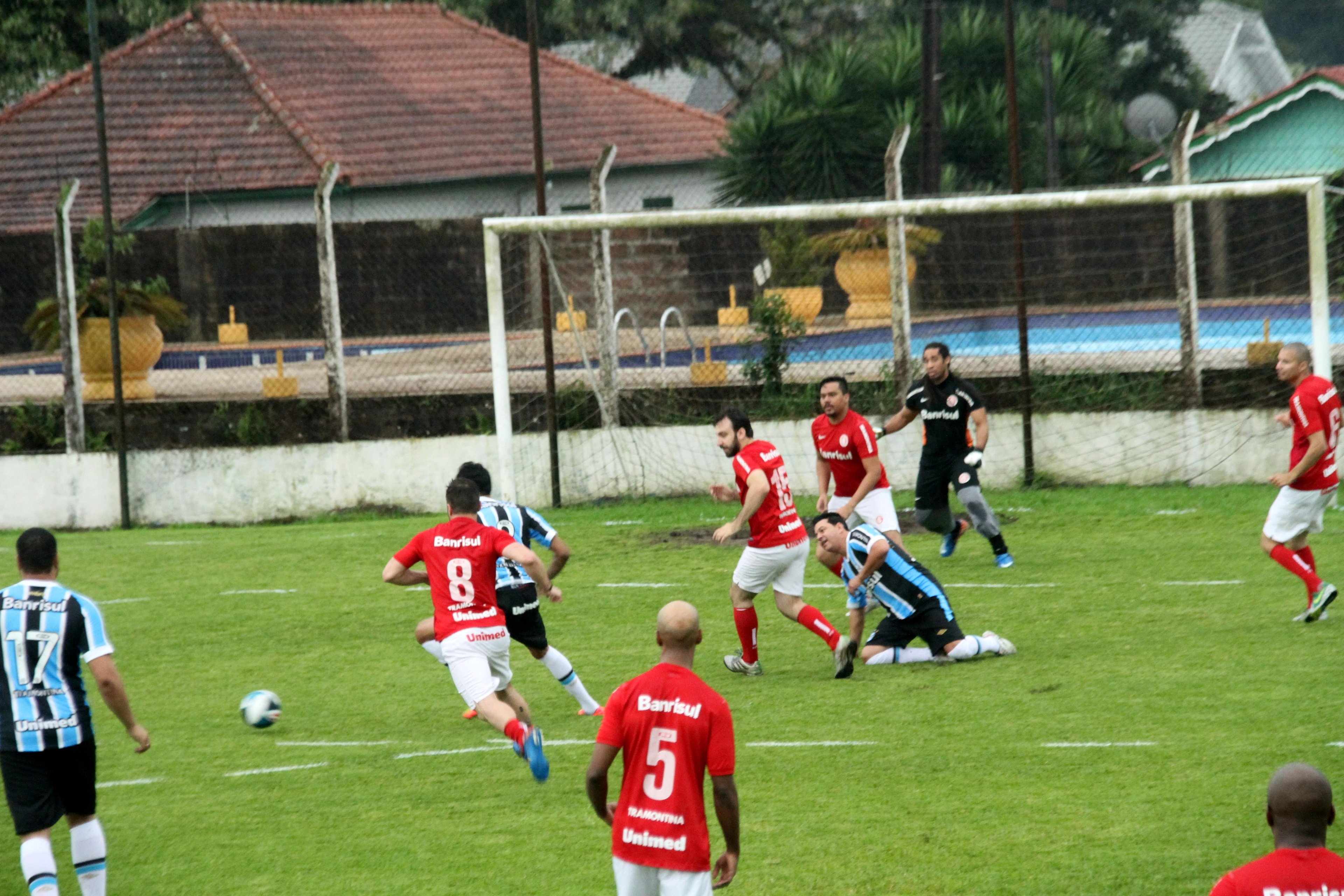 Gr&ecirc;mio goleia Inter por 6 a 1 no cl&aacute;ssico dos artistas, em Canela