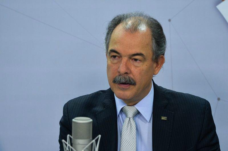 Mercadante assegura que provas do Enem est&atilde;o seguras e nega vazamento