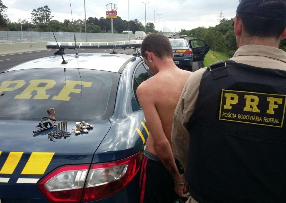 PRF prende homem por tr&aacute;fico de drogas na freeway, em Gravata&iacute; 