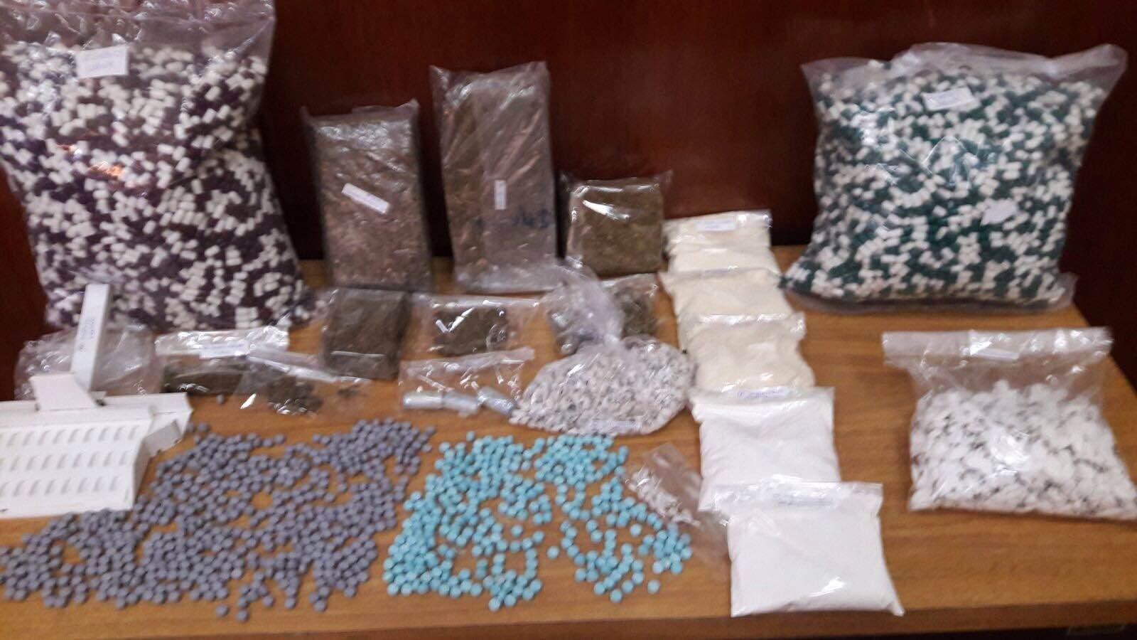 Agentes tamb&eacute;m apreenderam em torno de R$ 1,5 milh&atilde;o em coca&iacute;na, crack e maconha