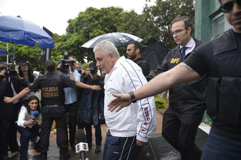 Pizzolato chegou ao Brasil pouco antes das 7h, vindo da It&aacute;lia, para onde fugiu em 2013 