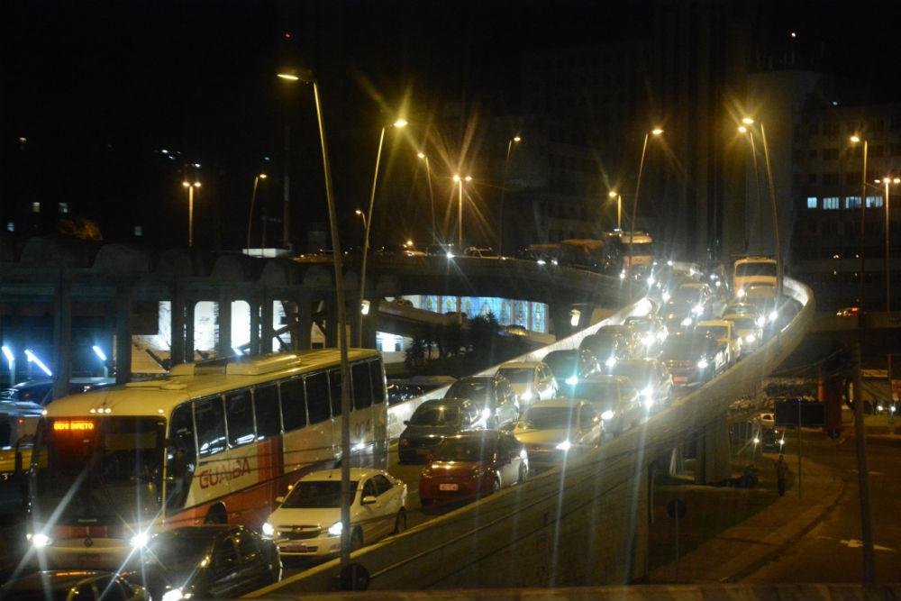 Congestionamento na &aacute;rea central de Porto Alegre &eacute; reflexo de protesto na BR 290