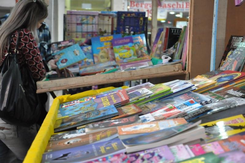 Pensar o mundo com os livros abertos 