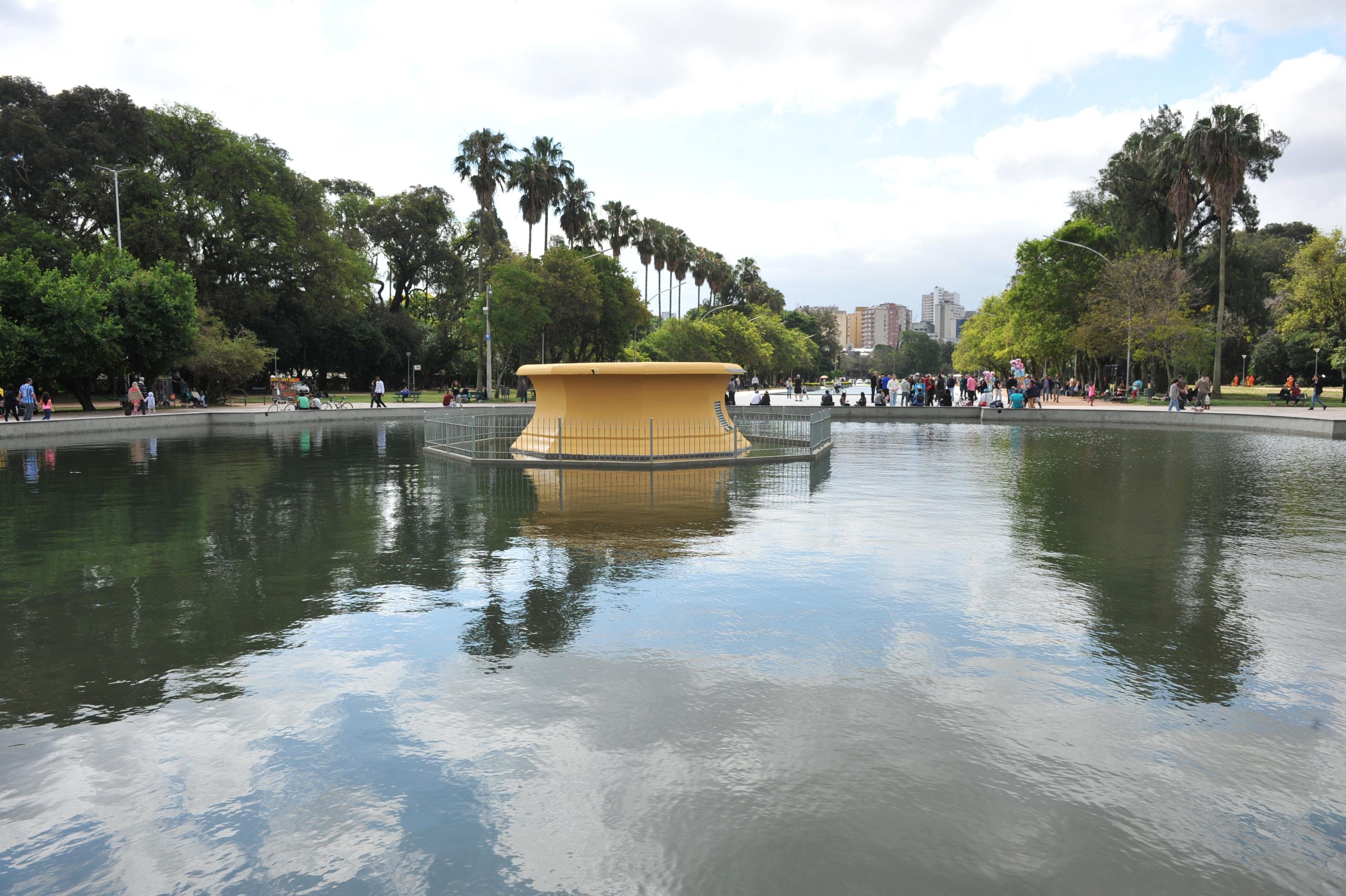 Tapumes impediam acesso ao eixo central do parque