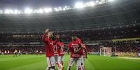 Jogadores comemoram gol de Vitinho no segundo tempo contra o Joinville