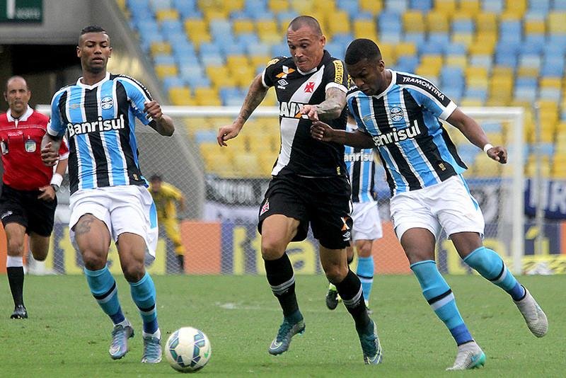 Gr&ecirc;mio mant&eacute;m terceiro lugar no Brasileir&atilde;o
