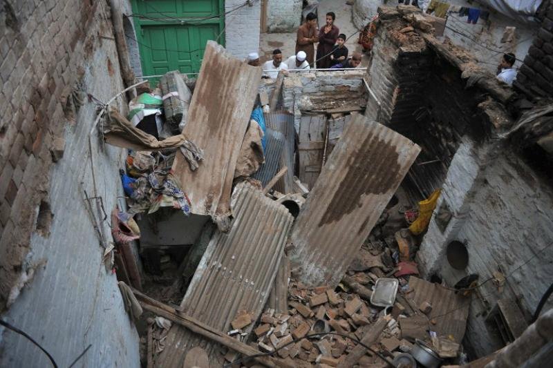 Terremoto deixa mais de 100 mortos no Paquist&atilde;o