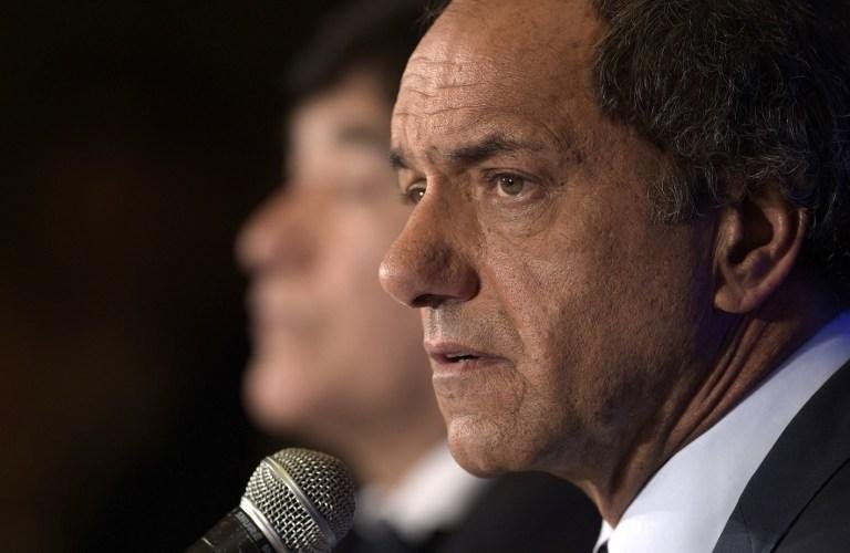 Scioli pede voto de exclu&iacute;dos no segundo turno e chama Macri para debate
