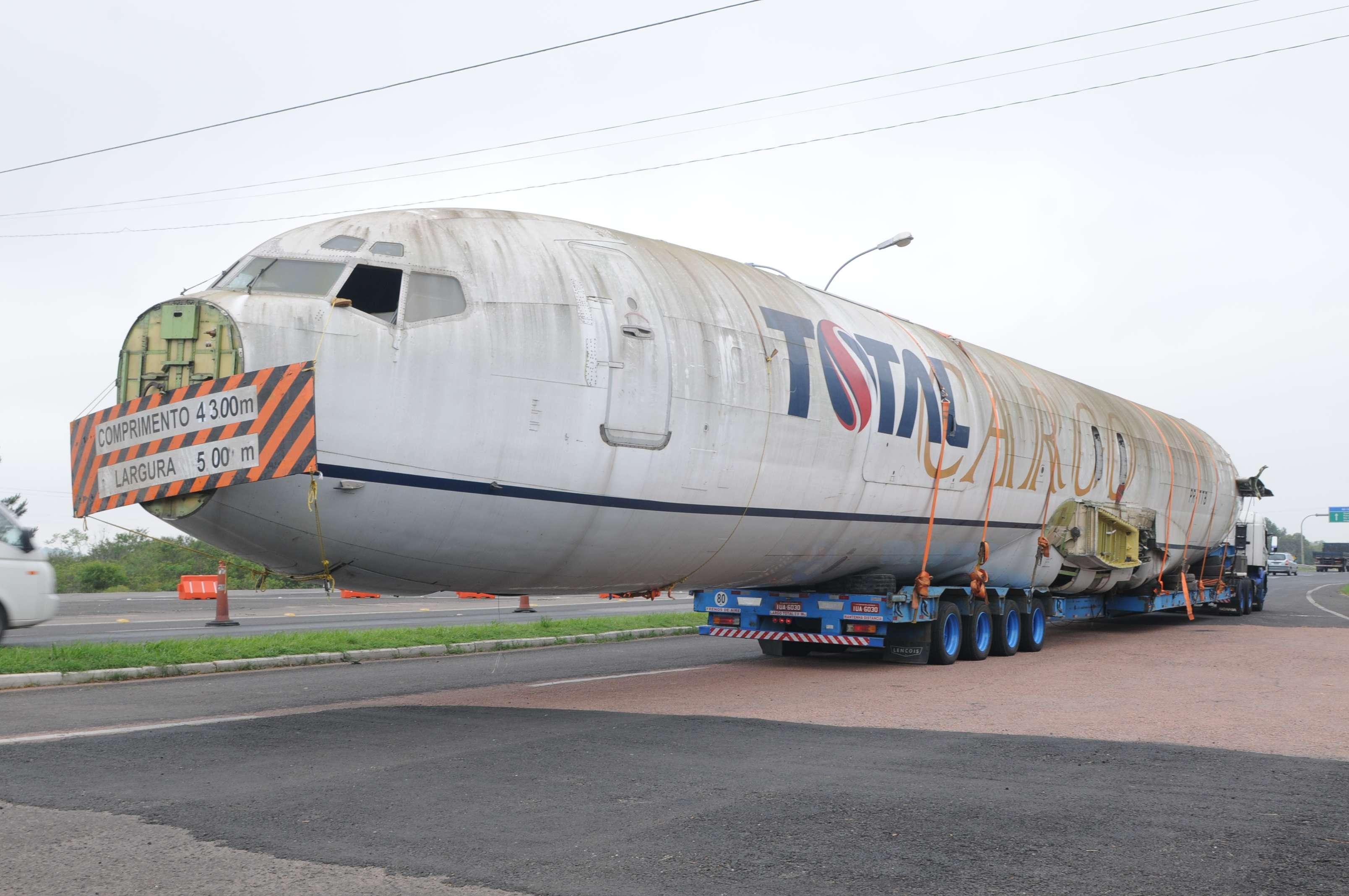 Avi&atilde;o &eacute; transportado de Porto Alegre para Dom Pedrito 