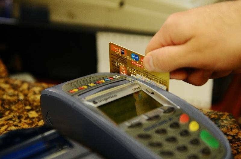 Juro do cart&atilde;o de cr&eacute;dito chega a 414,3% ao ano em setembro
