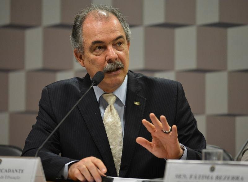 Mercadante negou que o tema esteja relacionado a qualquer tipo de doutrina&ccedil;&atilde;o