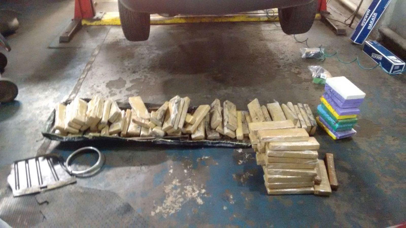 Apreendidos 60 kg de drogas em fundo falso de Fusca