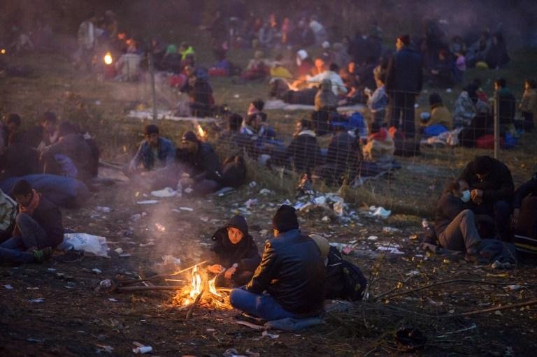 Grupos de imigrantes se mostraram impacientes, agressivos e emotivos