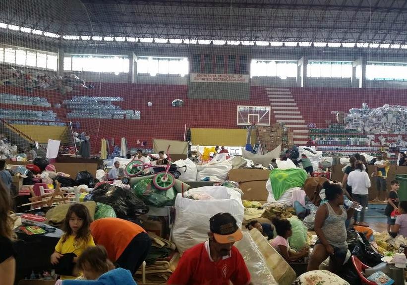 Cerca de 30 fam&iacute;lias voltam para casa nesta quarta com recuo do Gua&iacute;ba