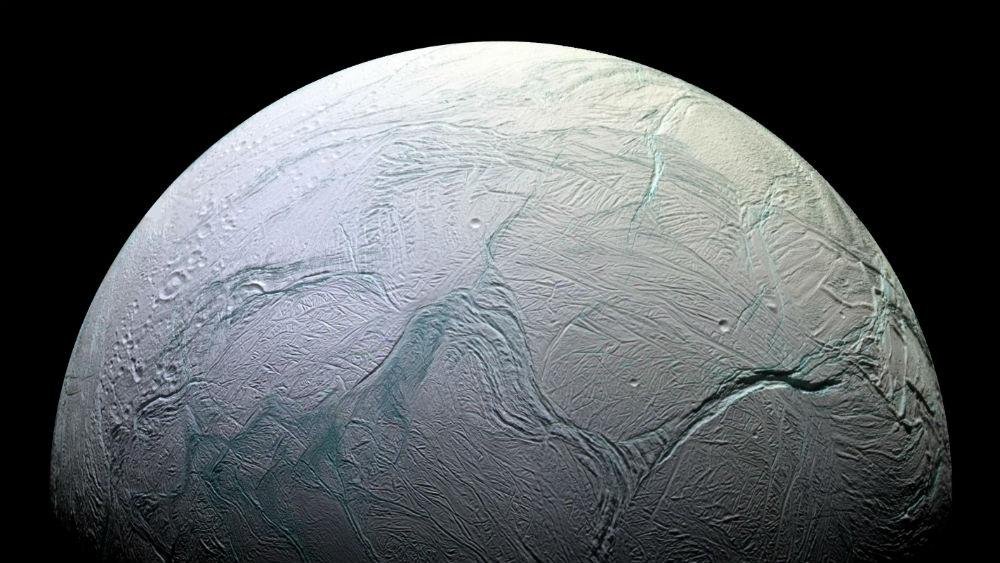 Imagem da regi&atilde;o polar sul de Enceladus capturada pela Cassini em outubro de 2008