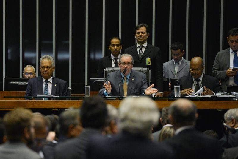 Para o peemedebista, os jornais est&atilde;o fazendo "romance, fantasia"