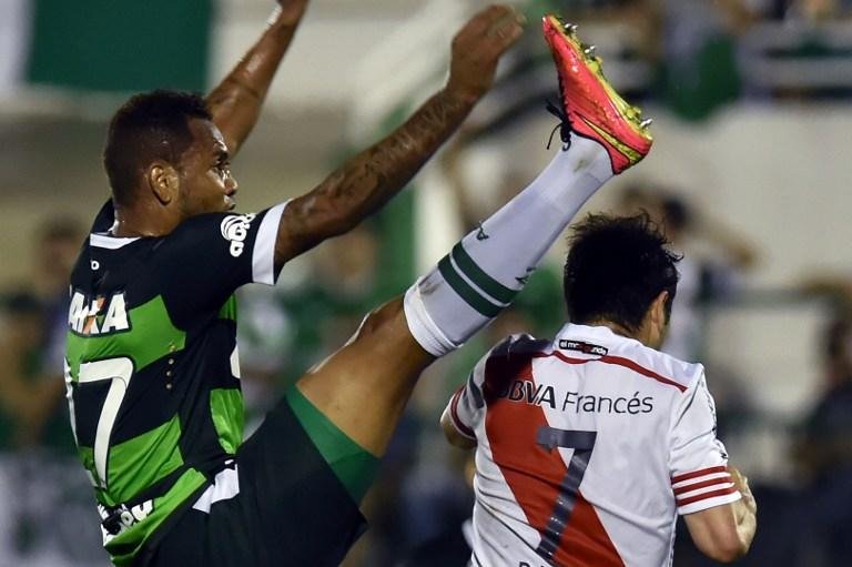 Chapecoense derrotou River Plate, mas est&aacute; fora da Copa Sul-Americana 