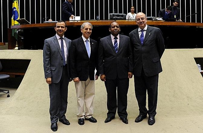 Deputados ga&uacute;chos prestaram homenagens
