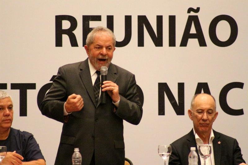 Ex-presidente Lula discursa em reuni&atilde;o do diret&oacute;rio nacional do PT