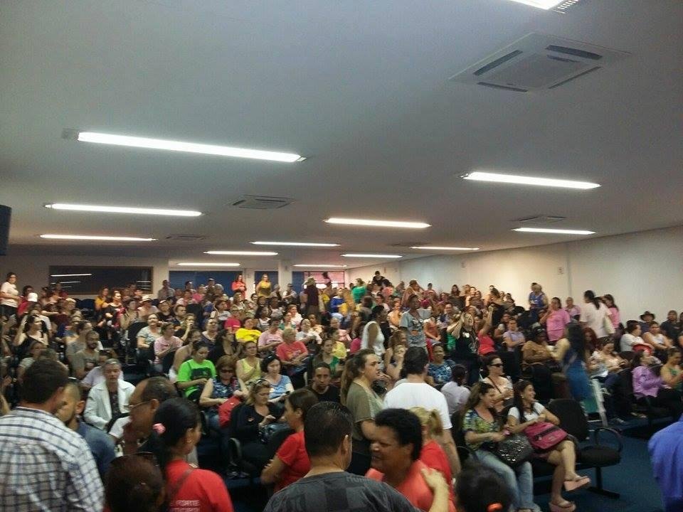 Municip&aacute;rios invadiram C&acirc;mara de Vereadores de Cachoeirinha