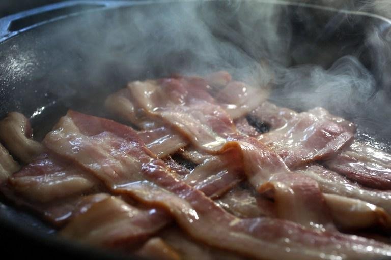 Estudo cita pesquisas que atribuem 34.000 mortes ao ano &agrave; alimenta&ccedil;&atilde;o rica em carnes processadas