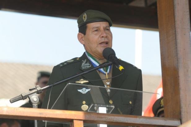 Comando local teria informado que a determina&ccedil;&atilde;o de homenagear coronel partiu do general Mour&atilde;o