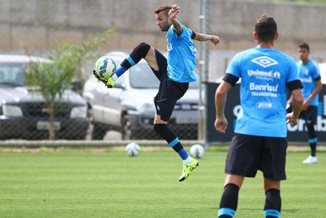 Luan treina e Marcelo Oliveira deve formar meio-campo do Gr&ecirc;mio 