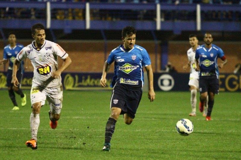 Gramado ruim prejudicou o desempenho das duas equipes