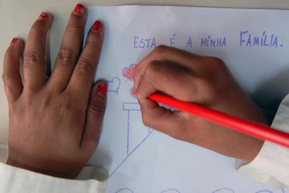 Investimento inclui educa&ccedil;&atilde;o integral, forma&ccedil;&atilde;o de professores e material did&aacute;tico espec&iacute;fico