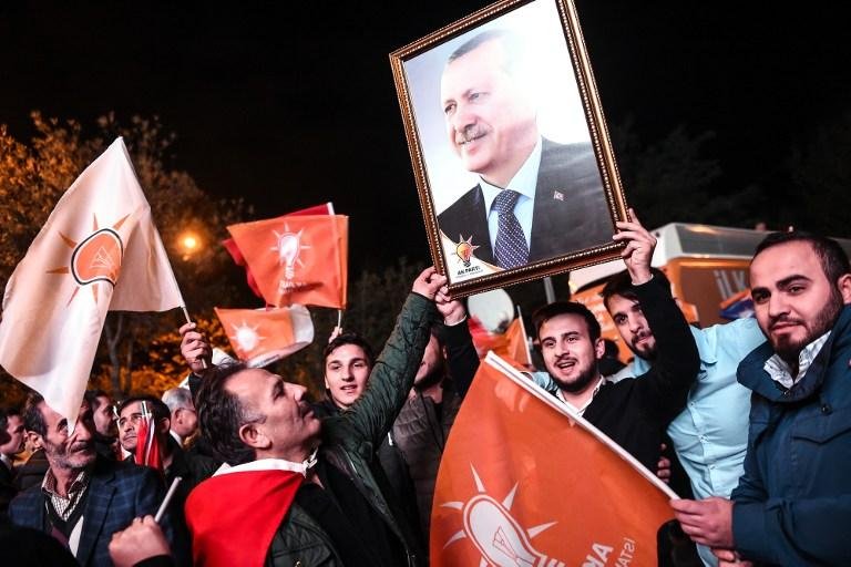 Erdogan volta a ser l&iacute;der &uacute;nico da Turquia ap&oacute;s vit&oacute;ria eleitoral