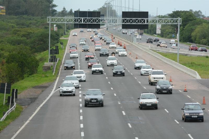 Movimento &eacute; intenso na freeway na volta do feriad&atilde;o