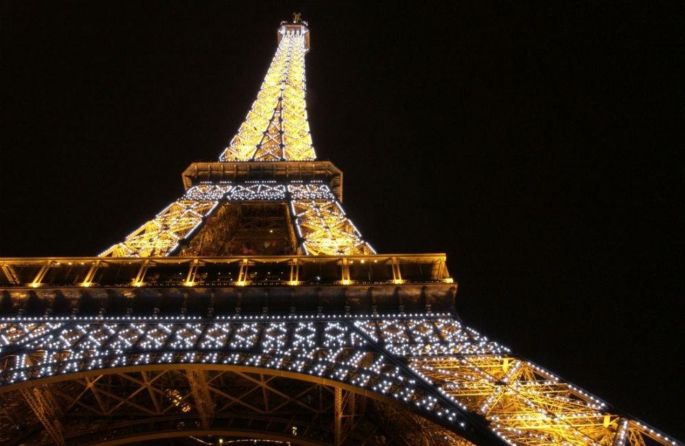 Torre Eiffel ser&aacute; transformada em floresta virtual na COP21