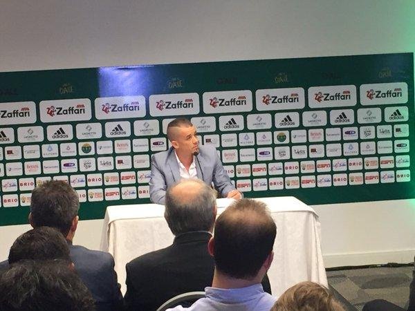 D&acute;Alessandro agradeceu as pessoas que ajudaram em 2014 e neste ano